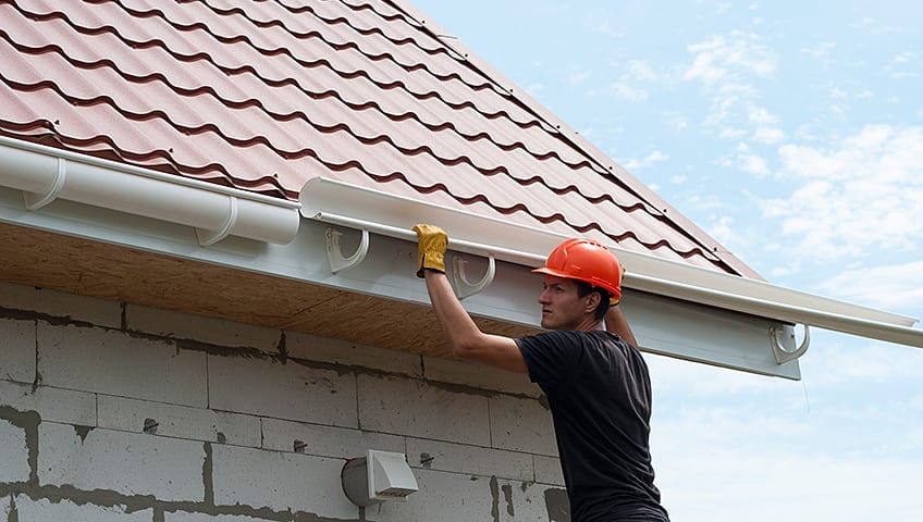 Warning signs that indicate your eavestrough is damaged